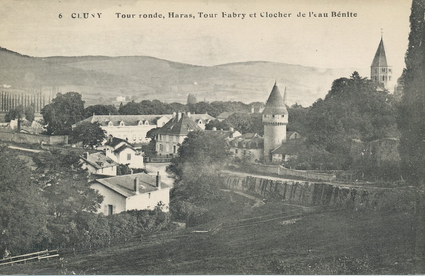 Cluny. Tour ronde, haras, tour Fabry et clocher de l'Eau Bénite.