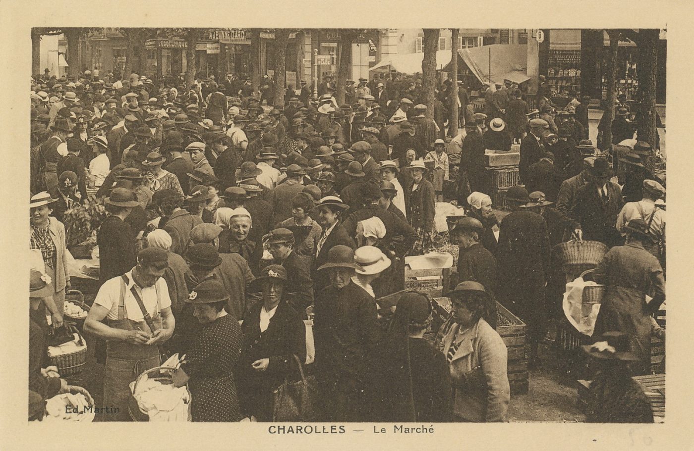 Charolles. Le marché.