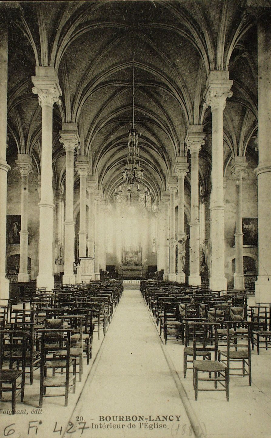 Bourbon-Lancy. Intérieur de l'église.