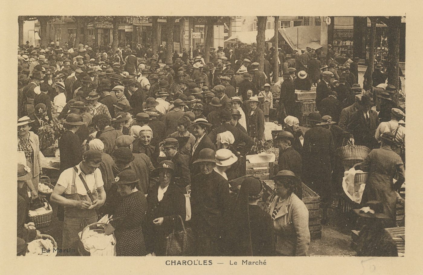 Charolles. Le marché.