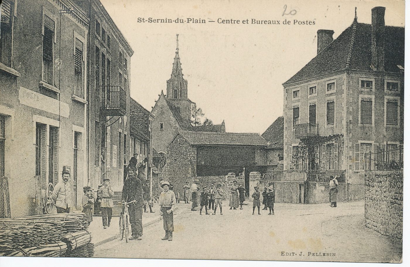 Saint-Sernin-du-Bois. Centre et bureaux de postes.