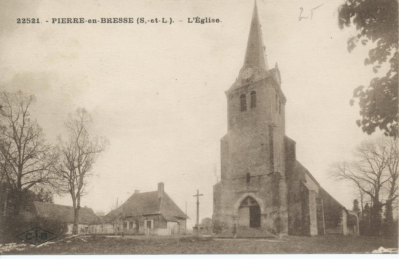 Pierre-de-Bresse. L'église.