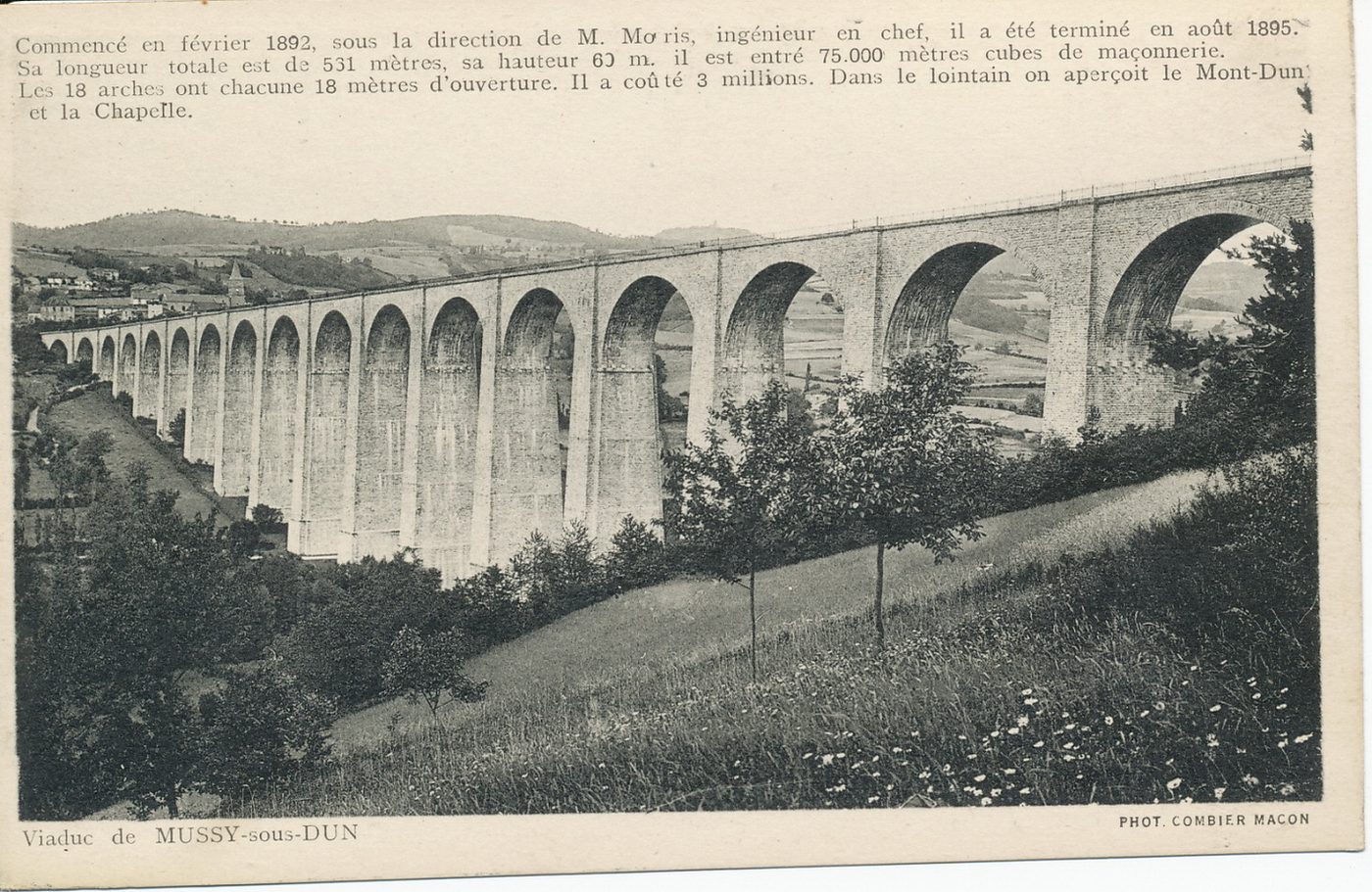 Viaduc de Mussy-sous-Dun. Commencé en février 1892, sous la direction de M. Morris, ingénieur en chef, il a été terminé en août 1895. Sa longueur totale est de 531 mètres, sa hauteur 60 m, il est entré 75 000 mètres cubes de maçonnerie. Les 18 arches ont chacune 18 mètres d'ouverture. Il a coûté 3 millions. Dans le lointoin on aperçoit le Mont-Dun et la Chapelle.