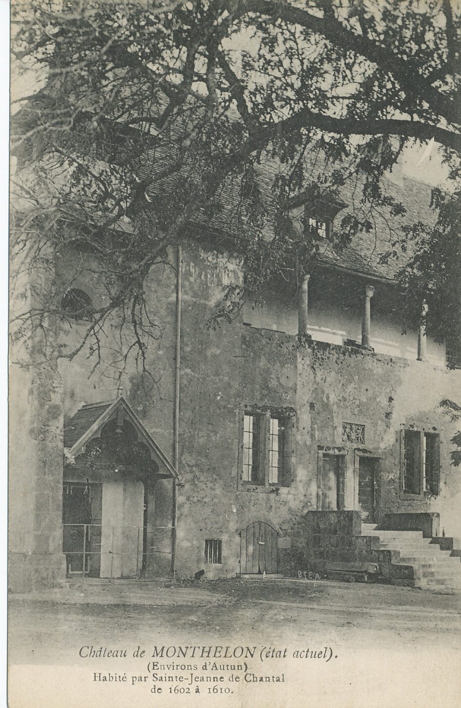 Château de Monthelon (état actuel). (environs d'Autun). Habité par sainte Jeanne-de Chantal de 1602 à 1610.