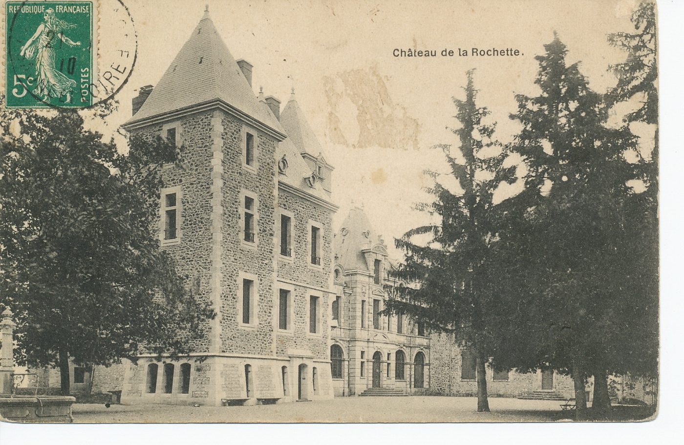 Château de la Rochette.