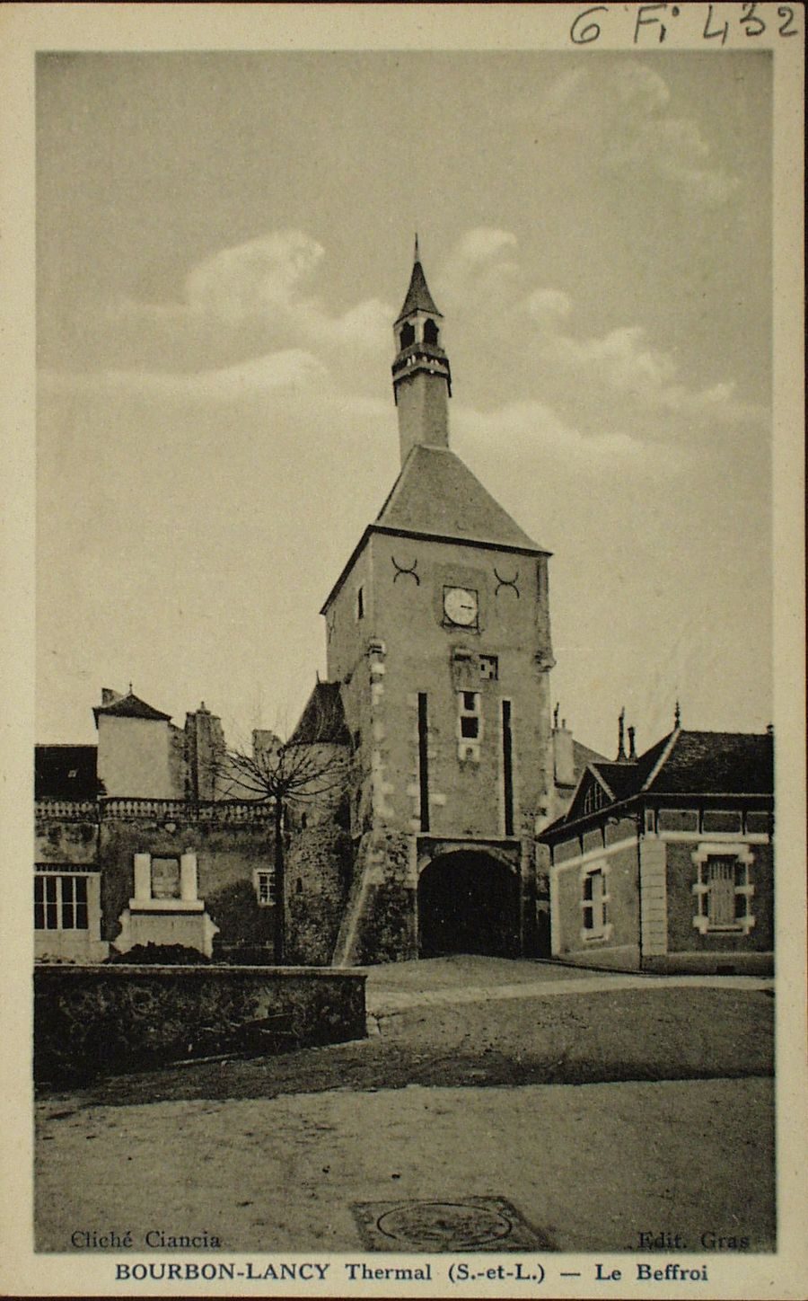 Bourbon-Lancy. Le beffroi.