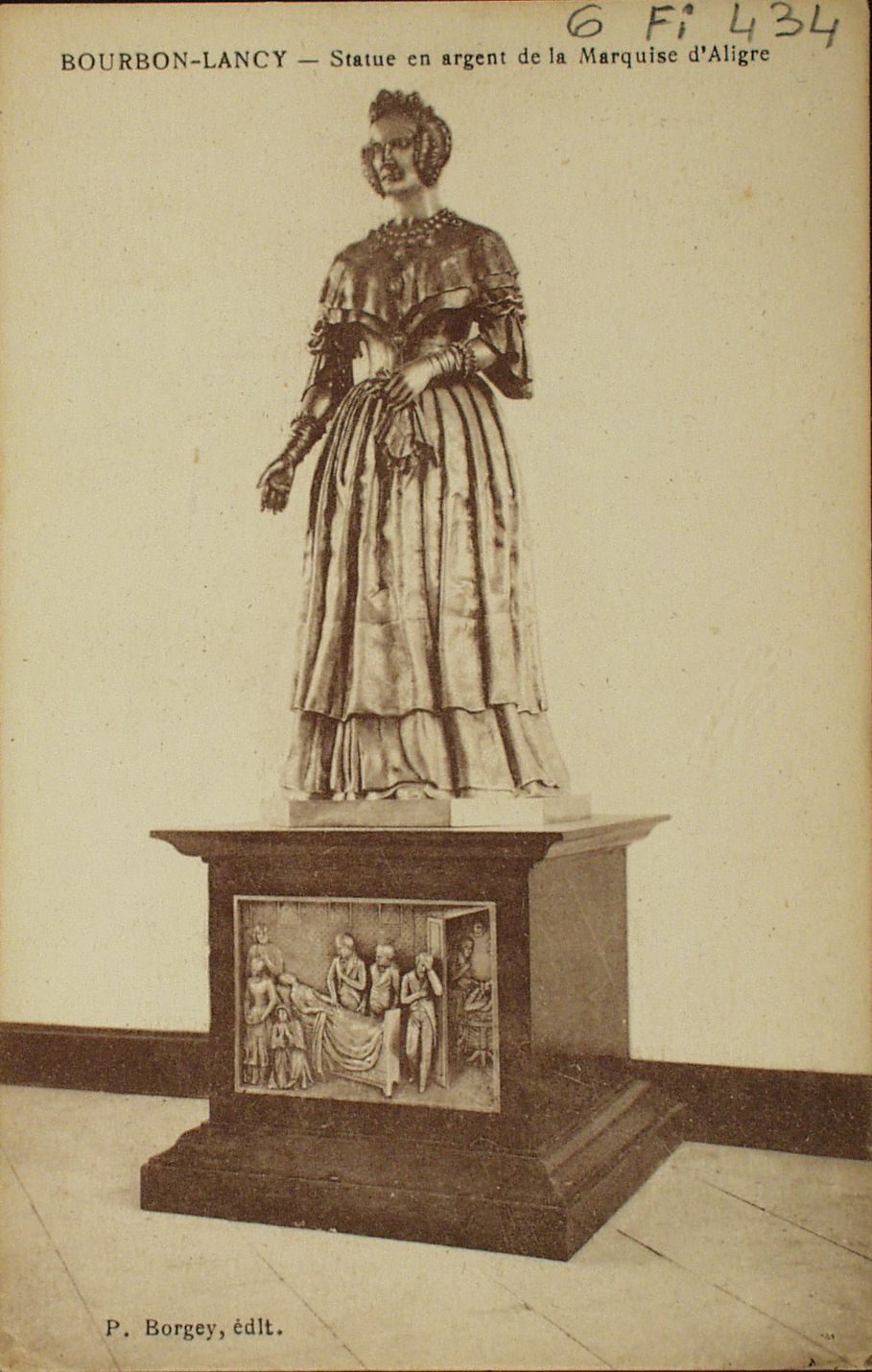 Bourbon-Lancy. Statue en argent de la marquise d'Aligre.
