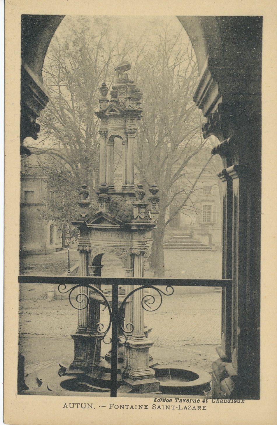 Autun. Fontaine Saint-Lazare.