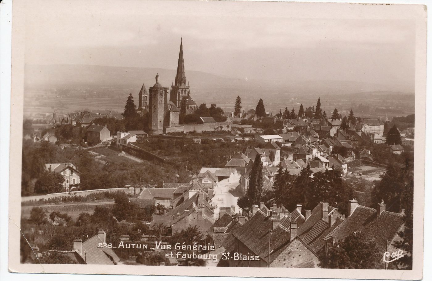 Autun. Vue générale et faubourg Saint-Blaise.