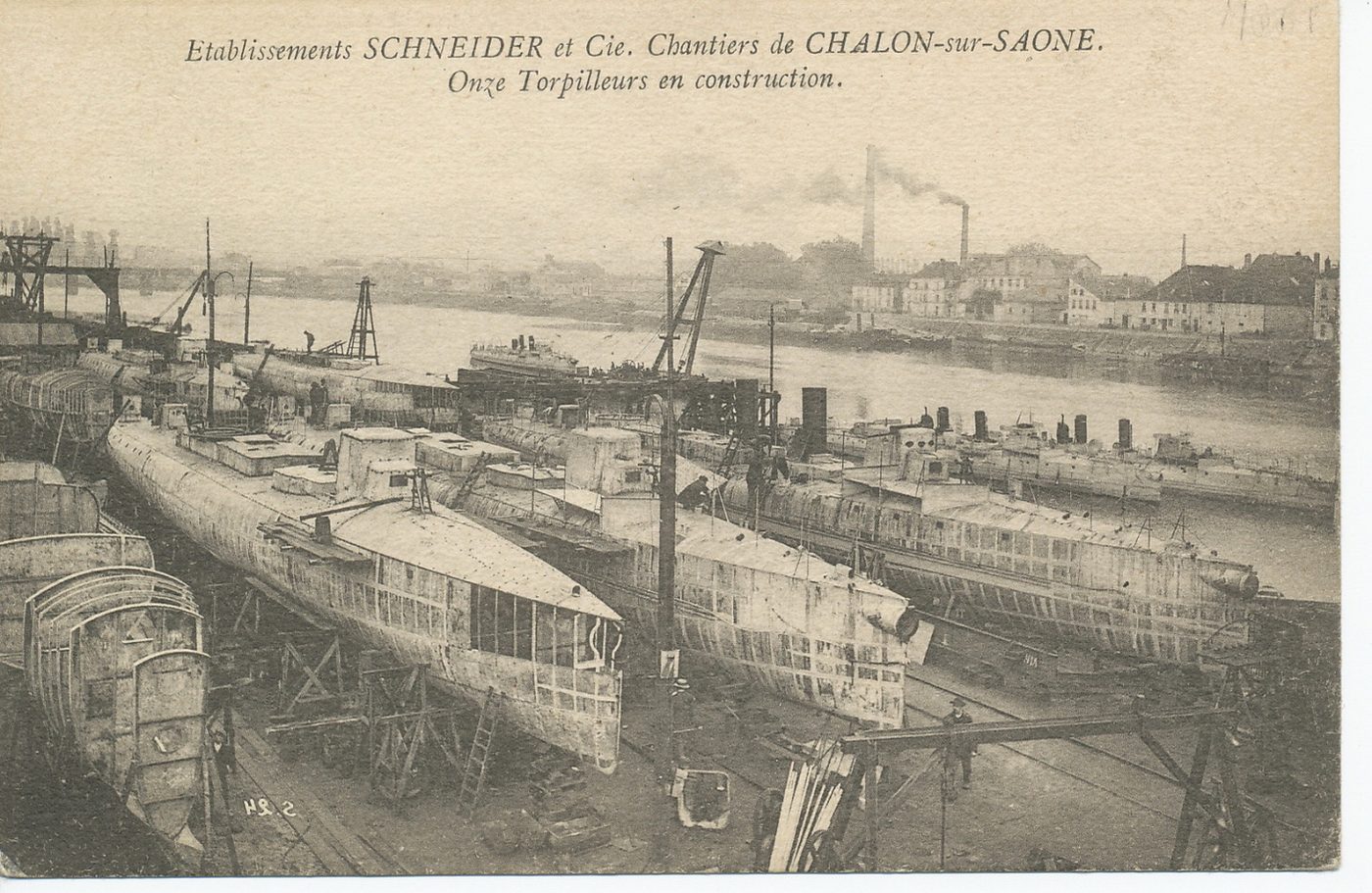 Etablissements Schneider et Cie. Chantiers de Chalon-sur-Saône. Onze torpilleurs en construction.