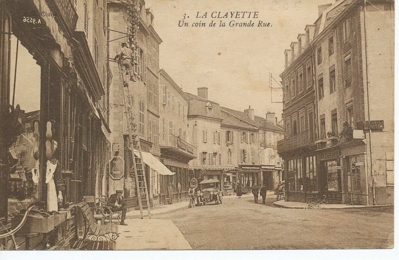 La Clayette. Un coin de la grande rue.