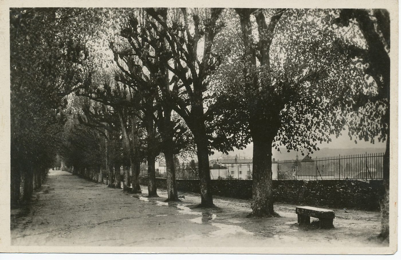 Cluny. Promenade du Fouettin (d'après la tradition, c'est là que jadis, étaient fouettées les femmes coupables).