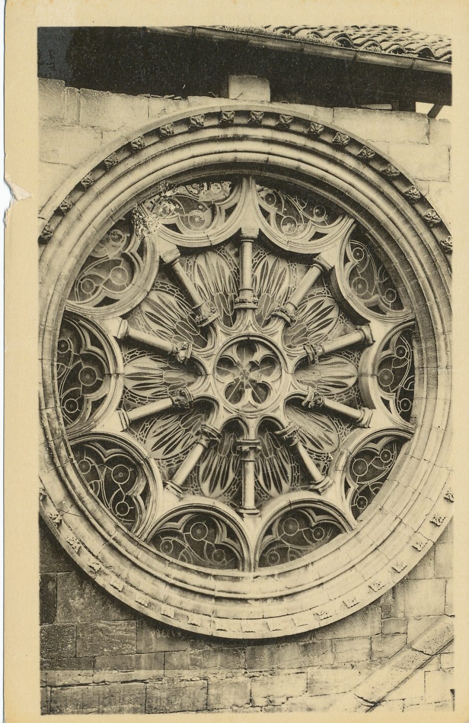 Cluny. Eglise Notre-Dame. Rosace.