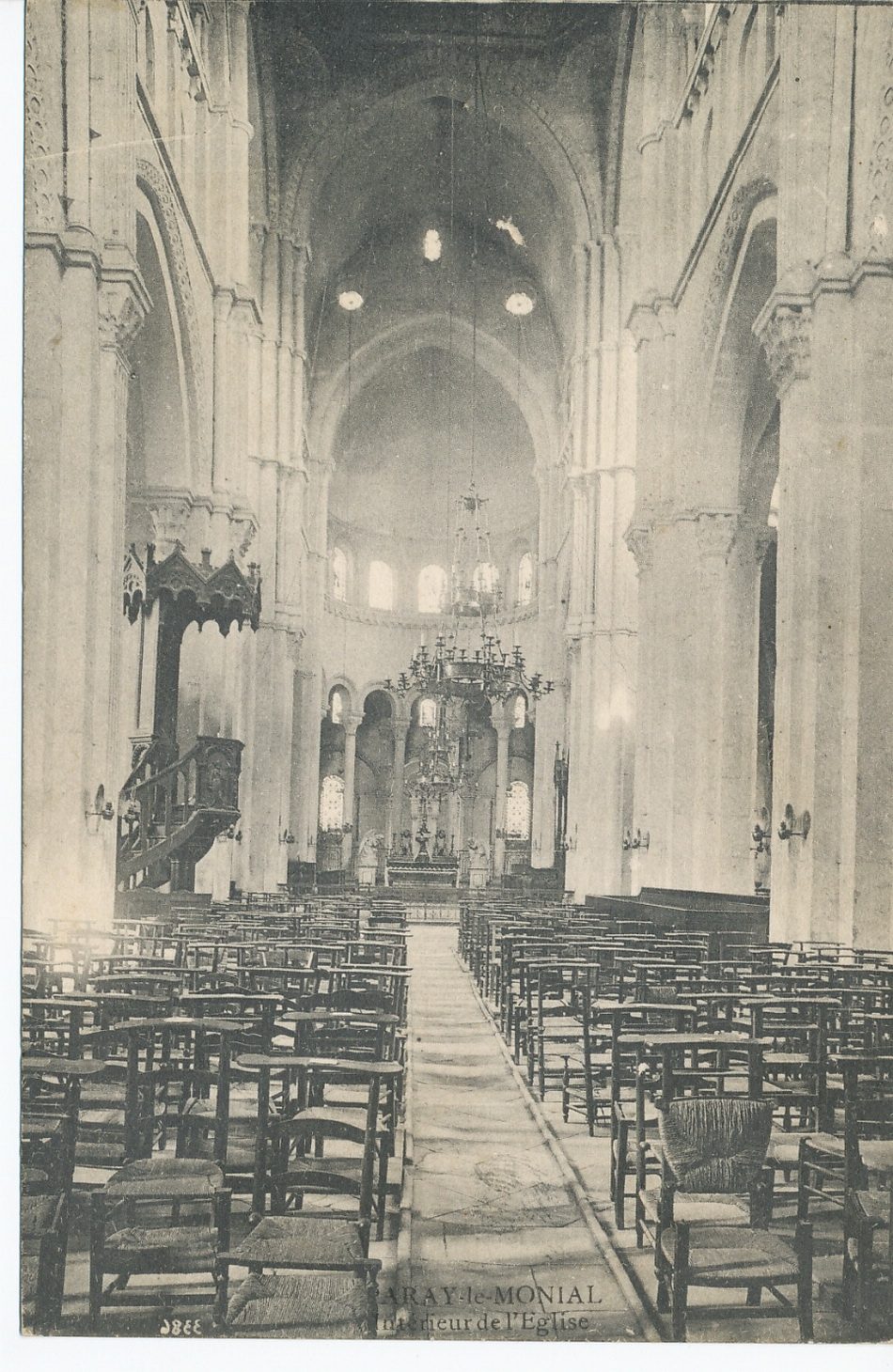 Paray-le-Monial. Intérieur de l'église.