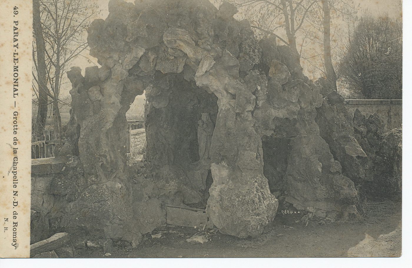 Paray-le-Monial. Grotte de la chapelle N.D. de Romay.
