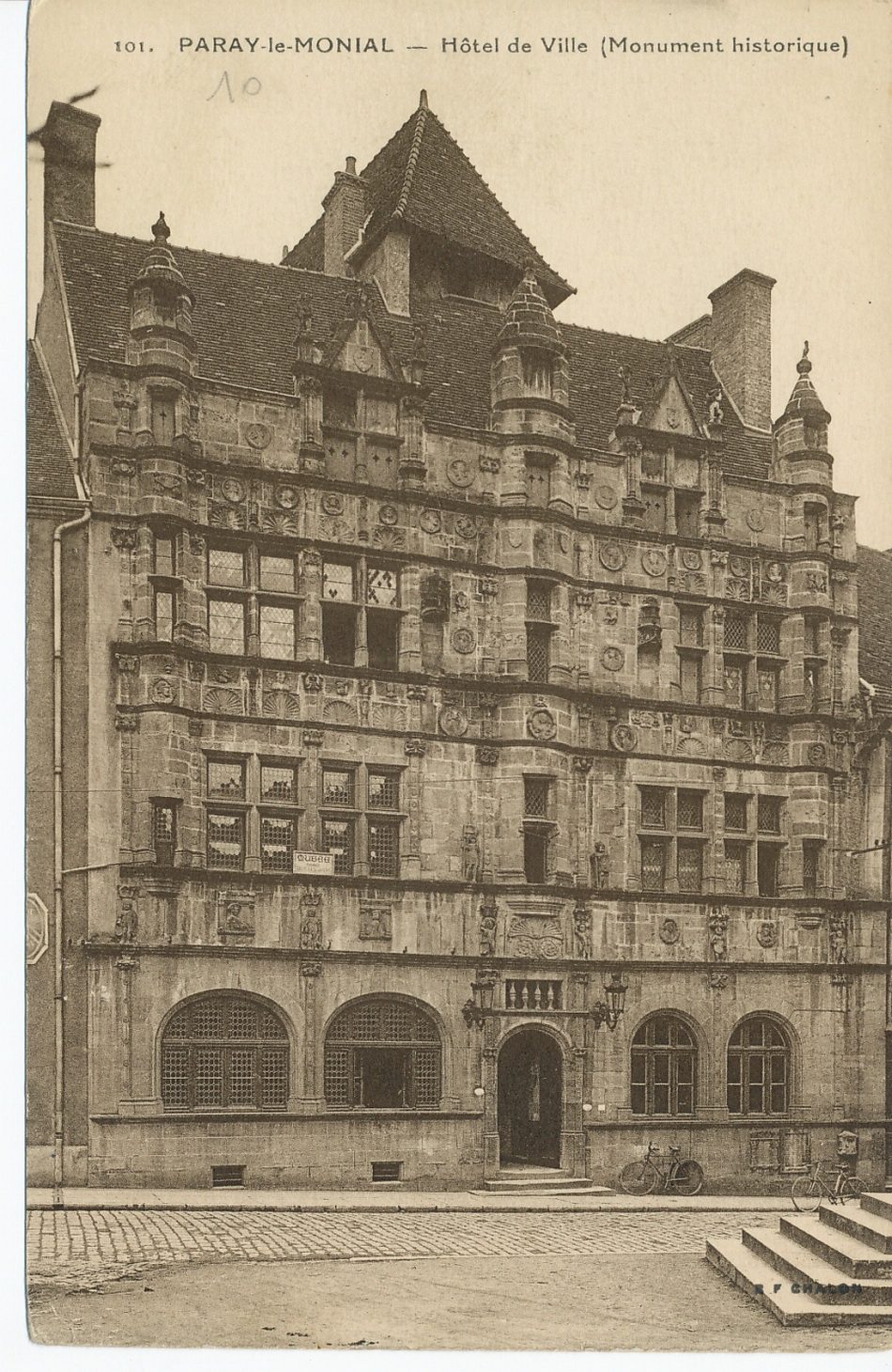 Paray-le-Monial. Hôtel de ville (monument historique).
