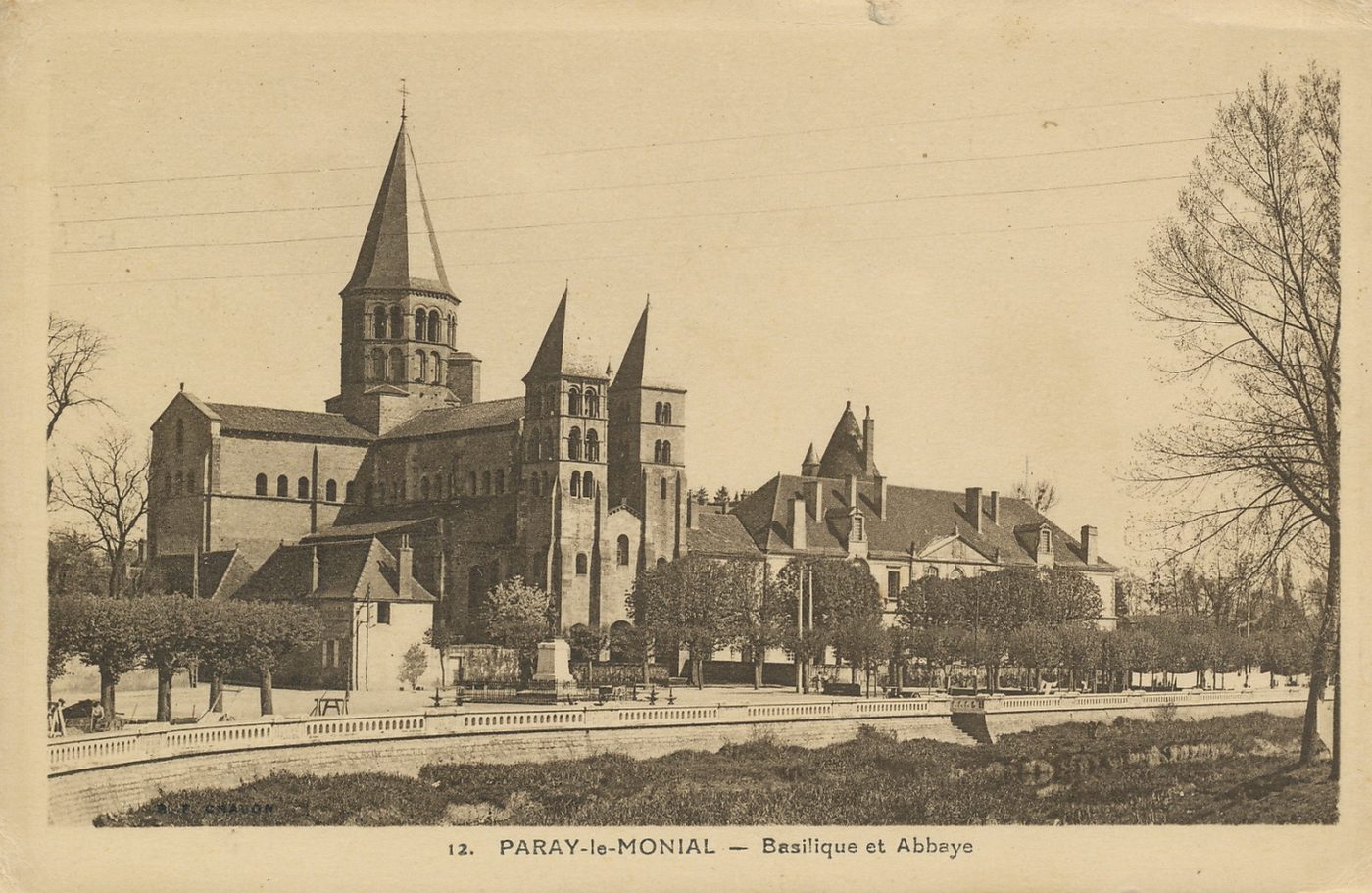 Paray-le-Monial. Basilique et abbaye.