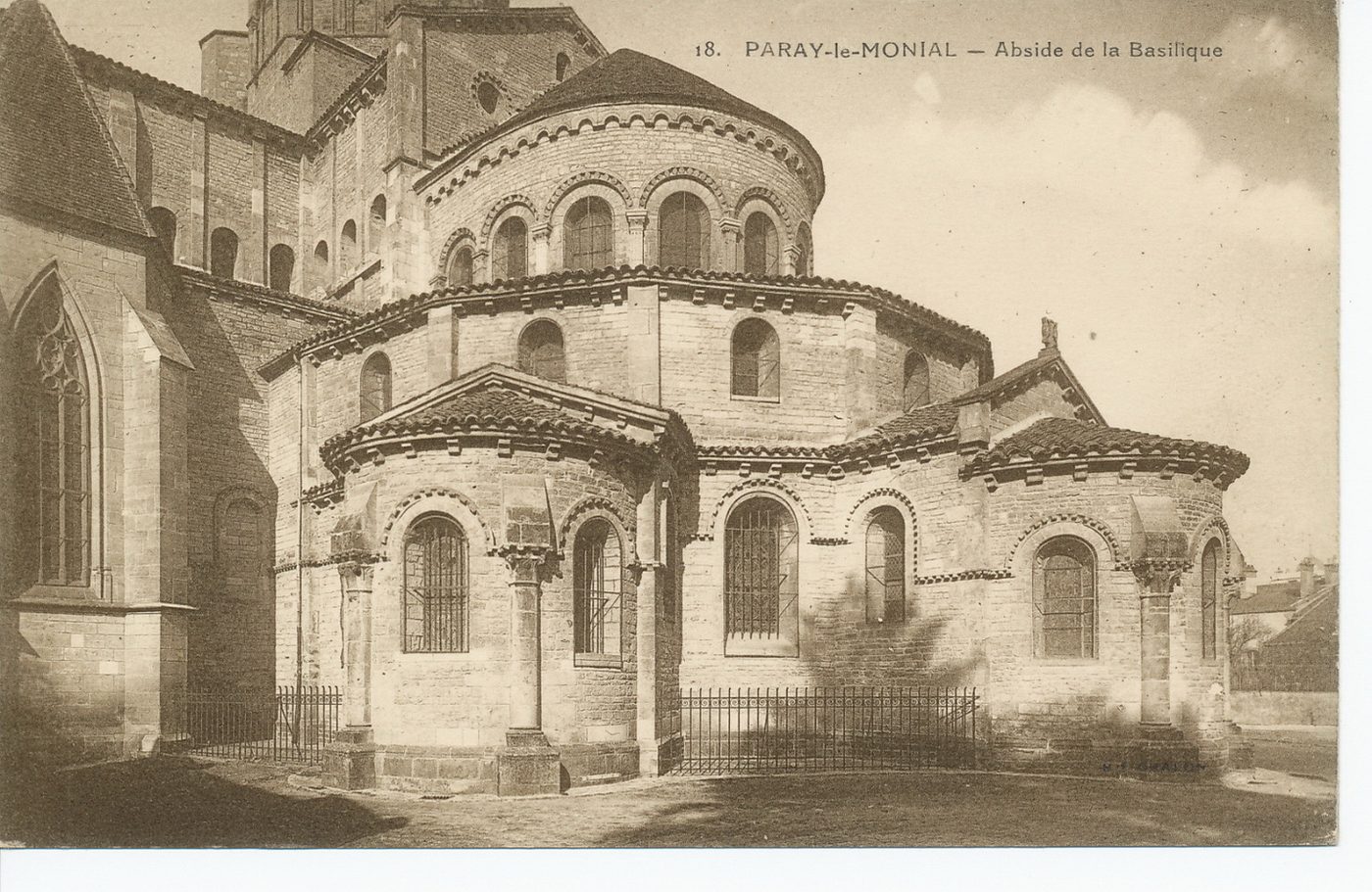 Paray-le-Monial. Abside de la basilique.