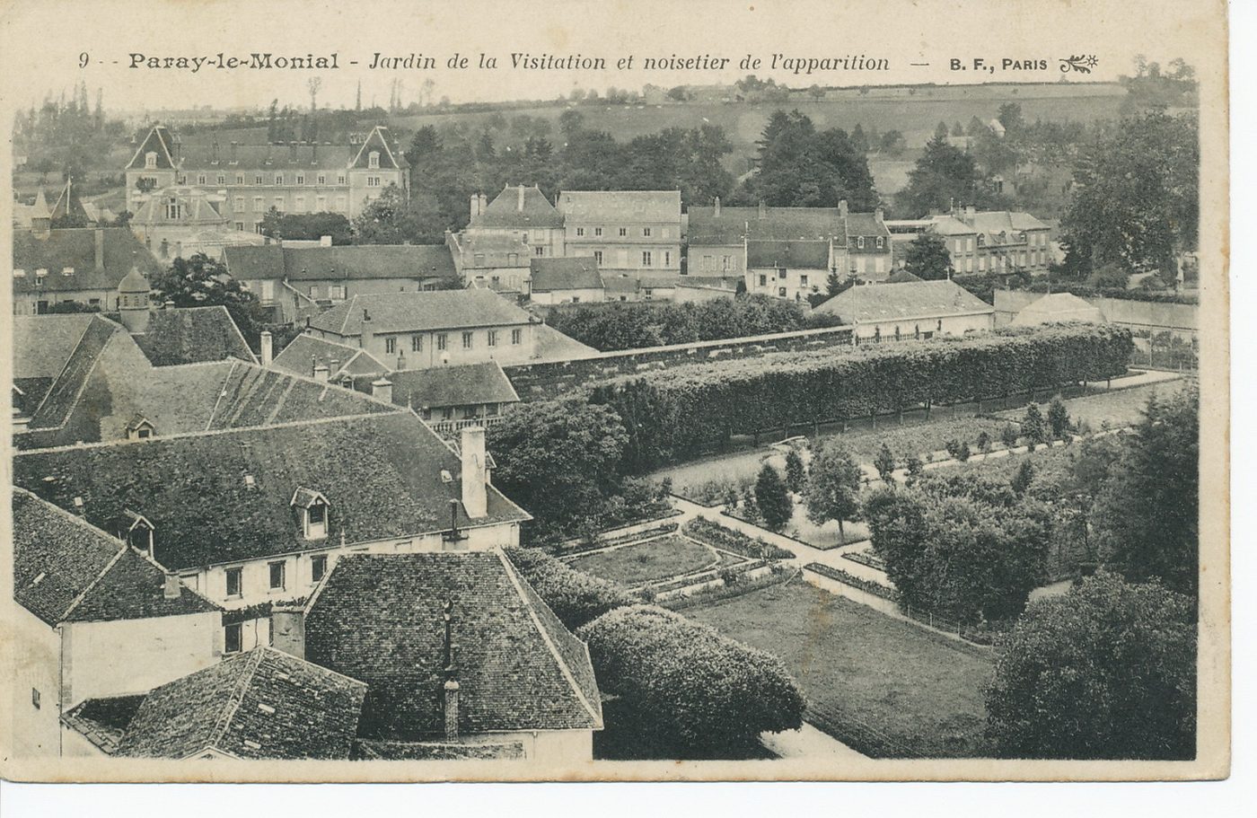 Paray-le-Monial. Jardin de la Visitation et noisetier de l'apparition.