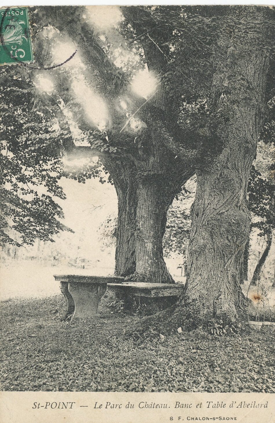 Saint-Point. Le parc du château. Banc et table d'Abélard.