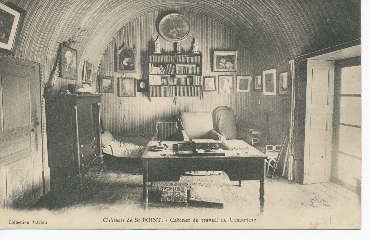 Château de Saint-Point. Cabinet de travail de Lamartine.