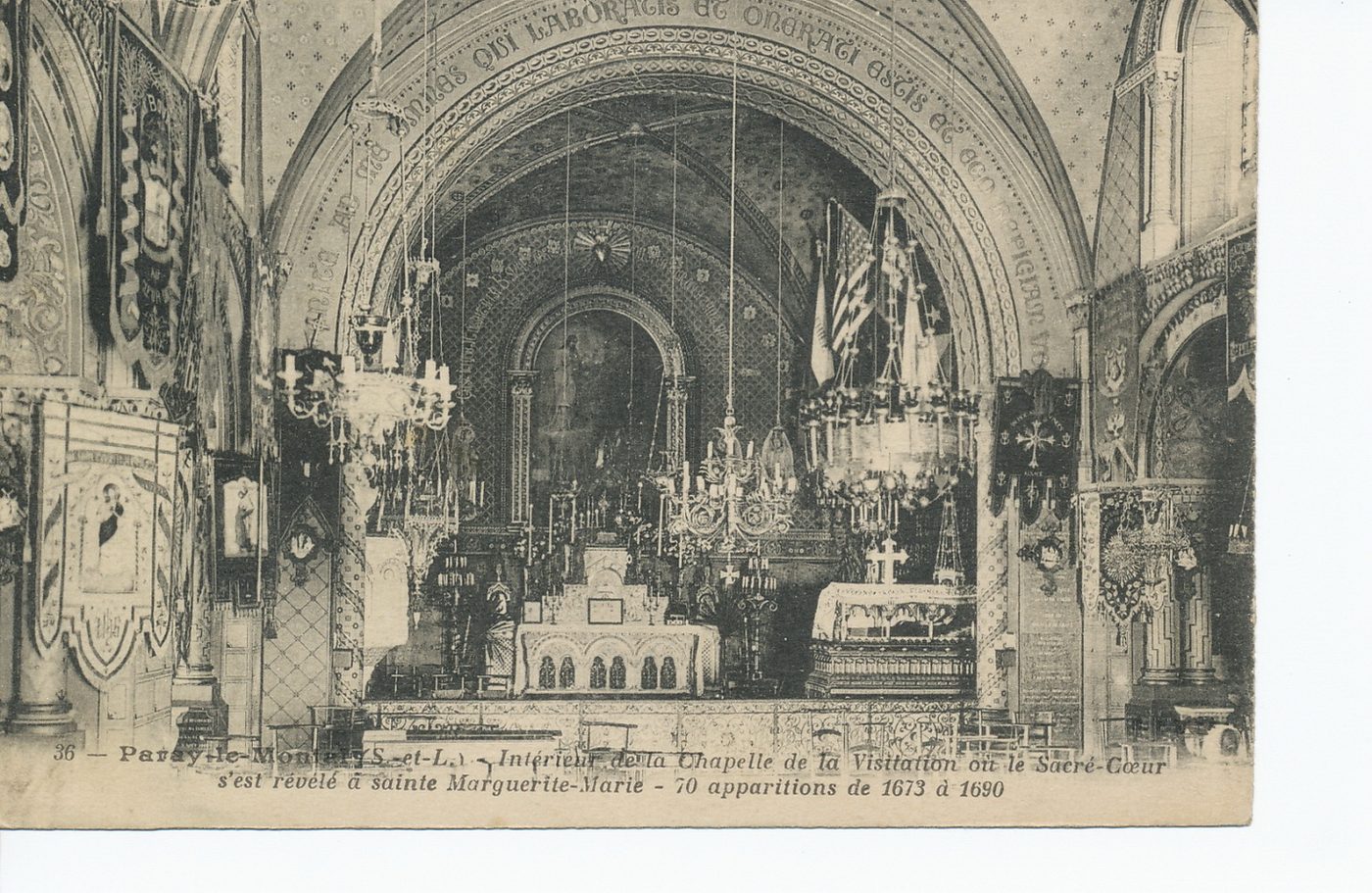 Paray-le-Monial. Intérieur de la chapelle de la Visitation où le Sacré-Coeur s'est révélé à sainte Marguerite-Marie. 70 apparitions de 1673 à 1690.