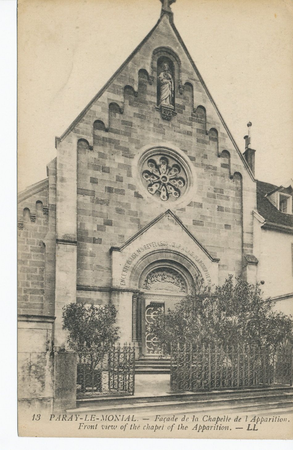 Paray-le-Monial. Façade de la chapelle de la Visitation.