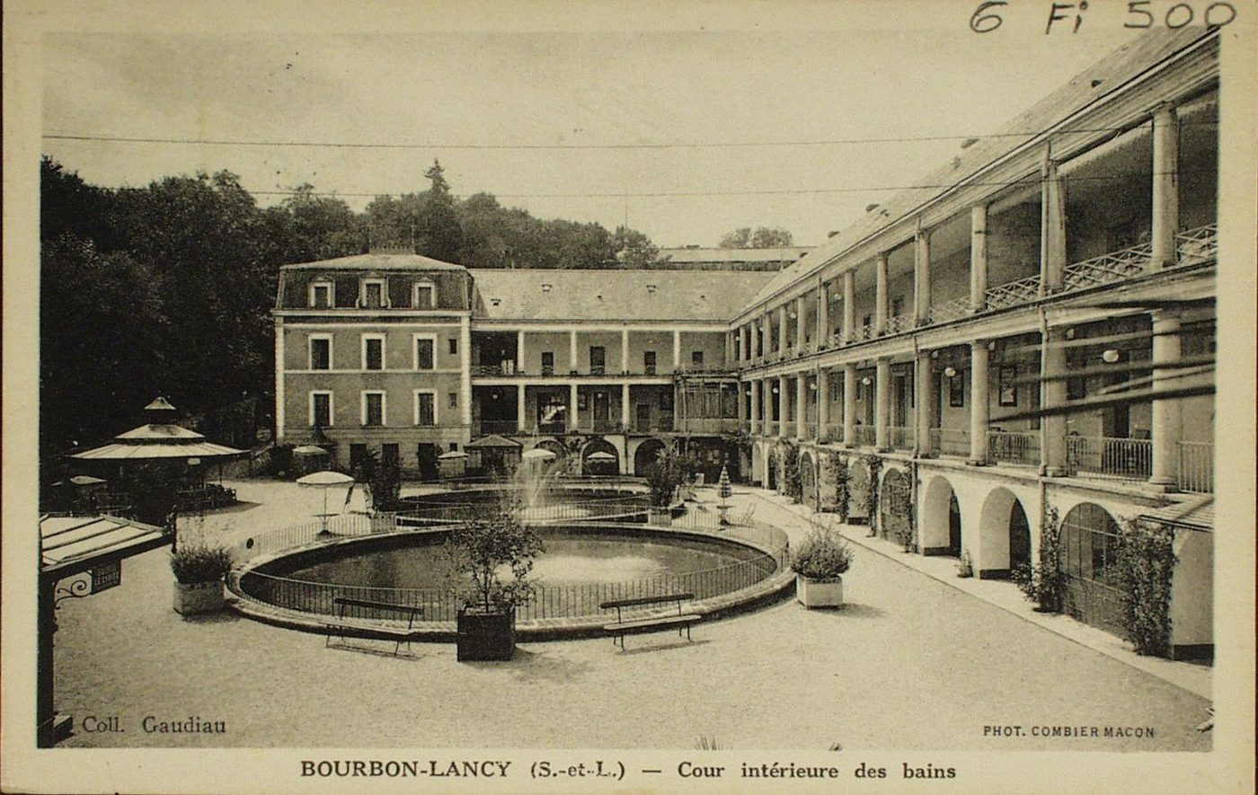 Bourbon-Lancy. Cour intérieure des bains.