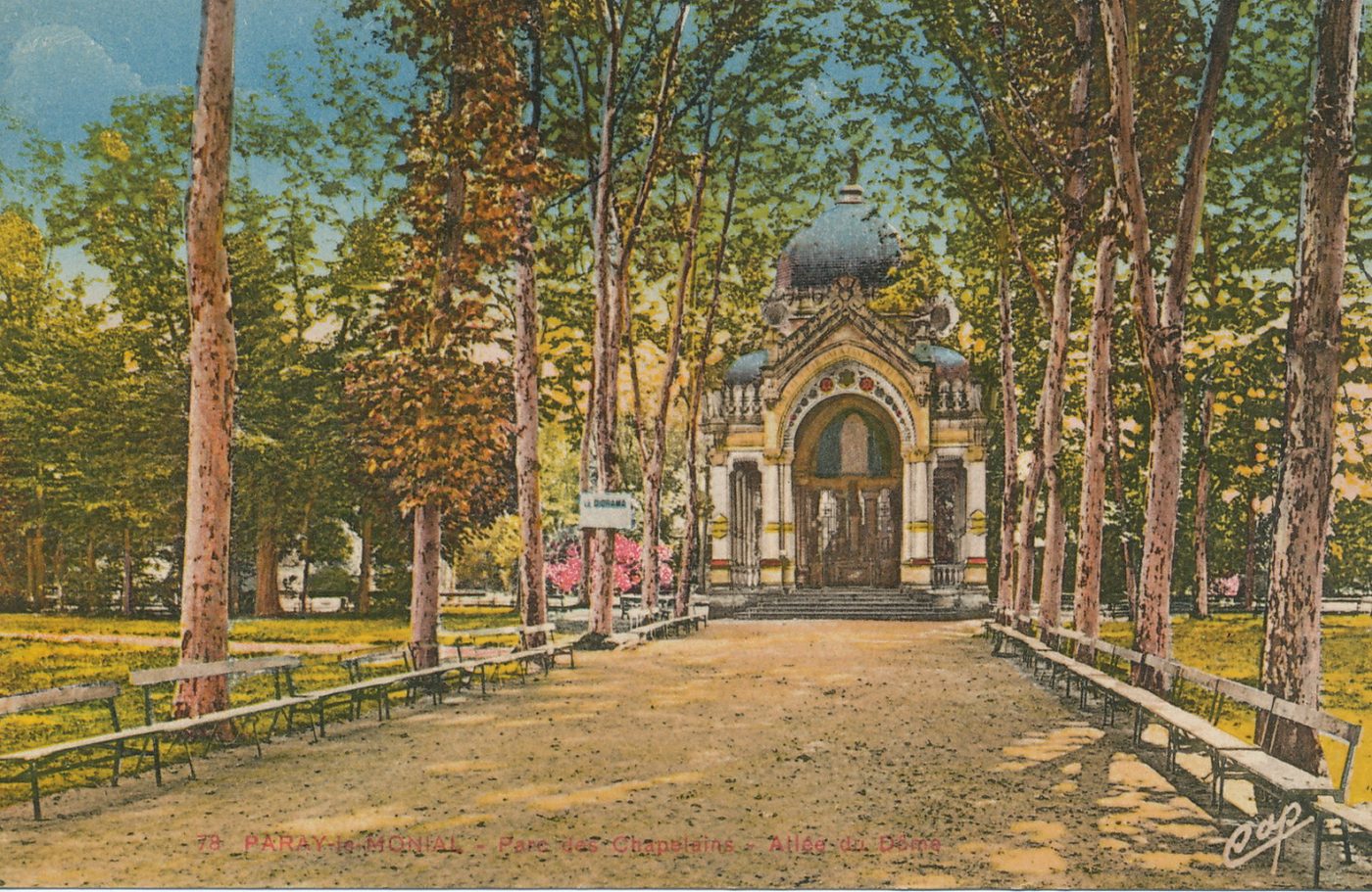 Paray-le-Monial. Parc des Chapelains. Allée du Dôme.