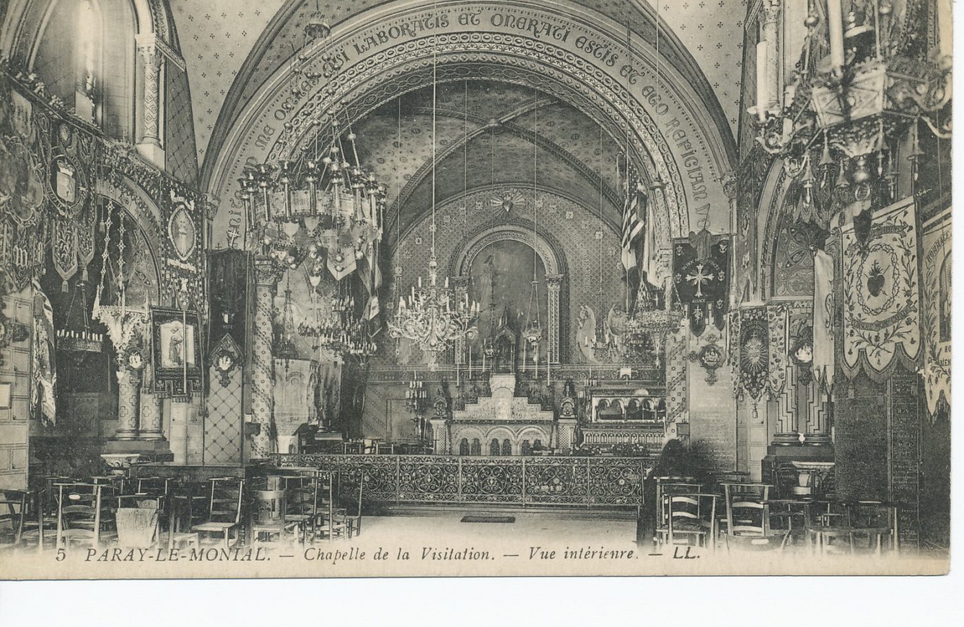 Paray-le-Monial. Chapelle de la Visitation. Vue intérieure.