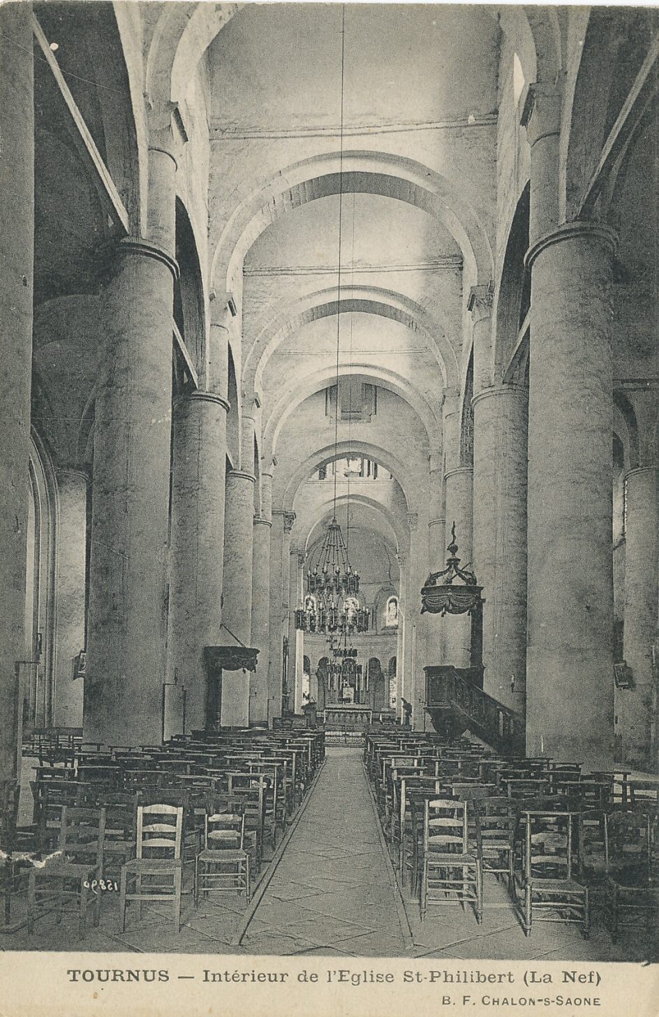 Tournus. Intérieur de l'église Saint-Philibert (la nef).