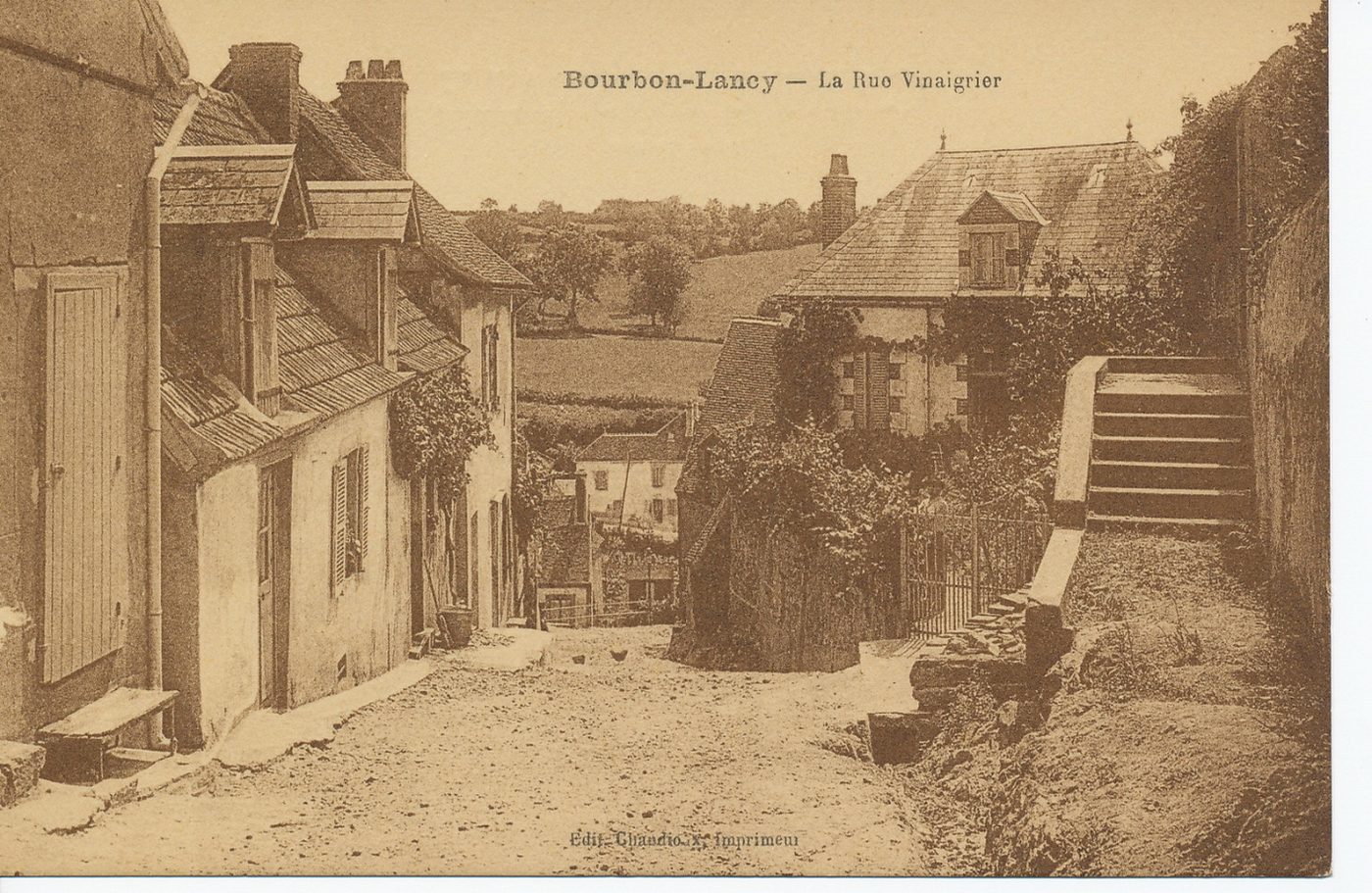 Bourbon-Lancy. La rue Vinaigrier.