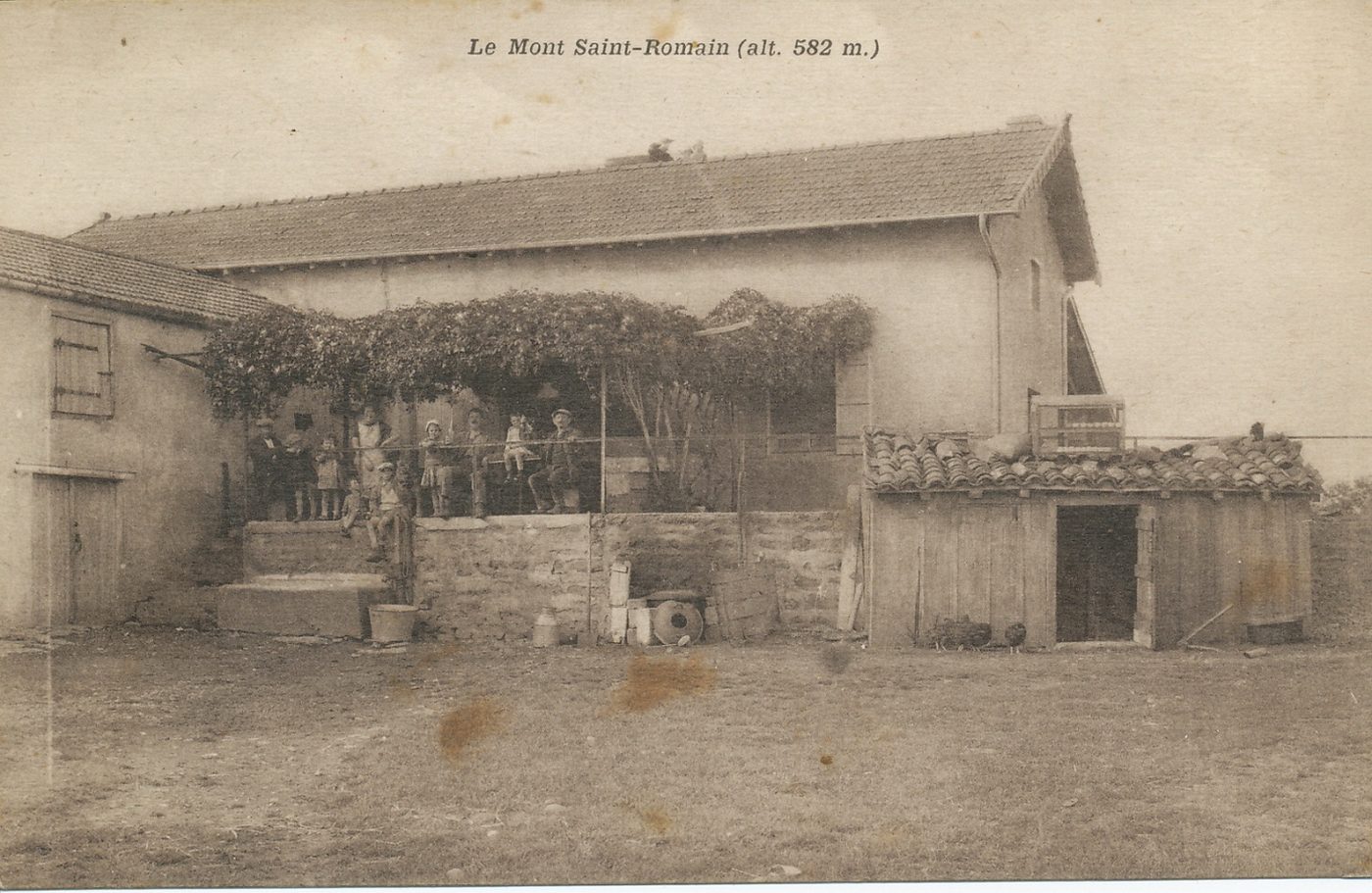 Blanot. Le Mont-Saint-Romain (alt 582 m).