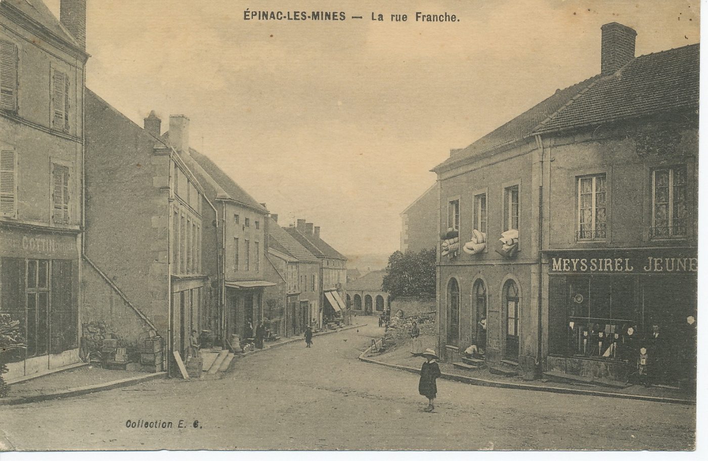 Epinac-les-Mines. La rue Franche.