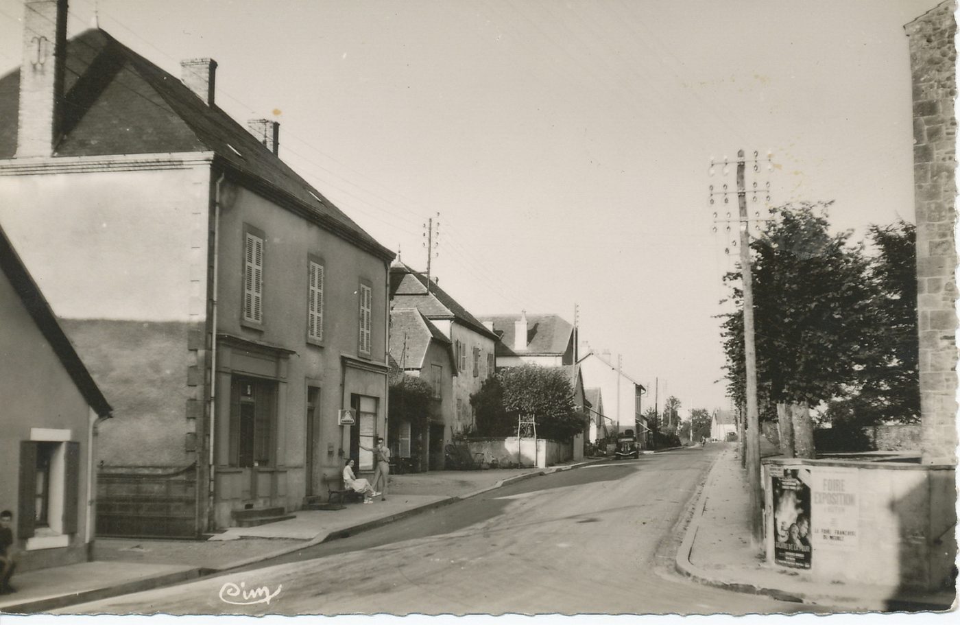 Chalmoux. Route de Bourbon-Gueugnon.