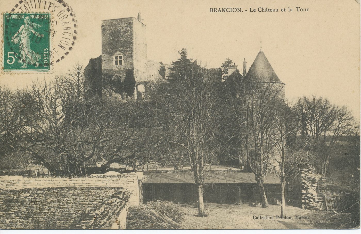 Brancion. Le château et la tour.