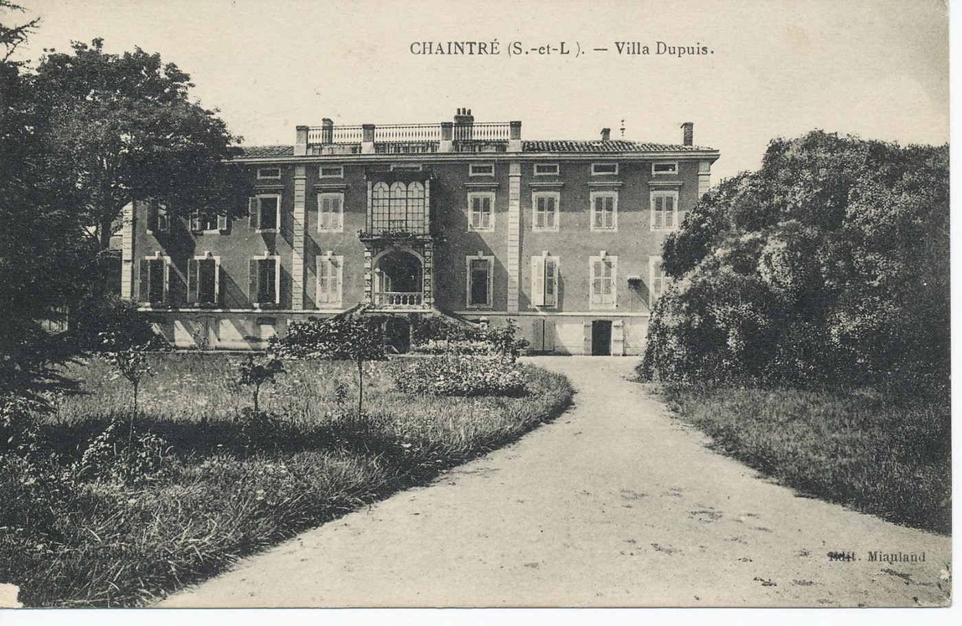 Chaintré. Villa Dupuis.