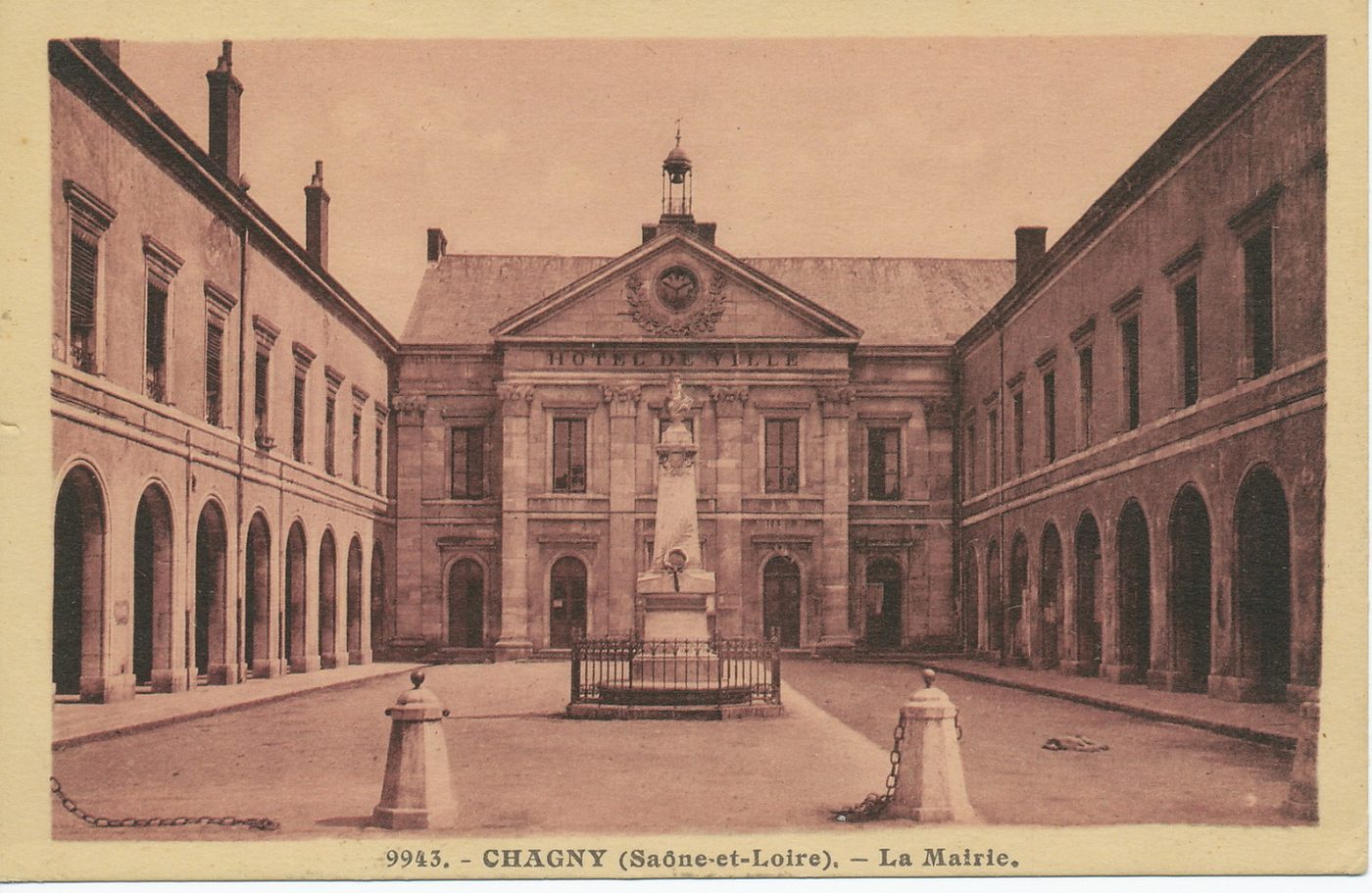 Chagny. La mairie.