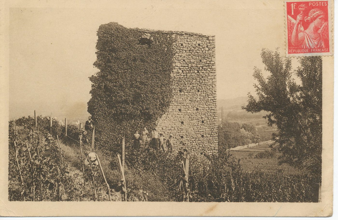 Buxy. Ruines du vieux château.