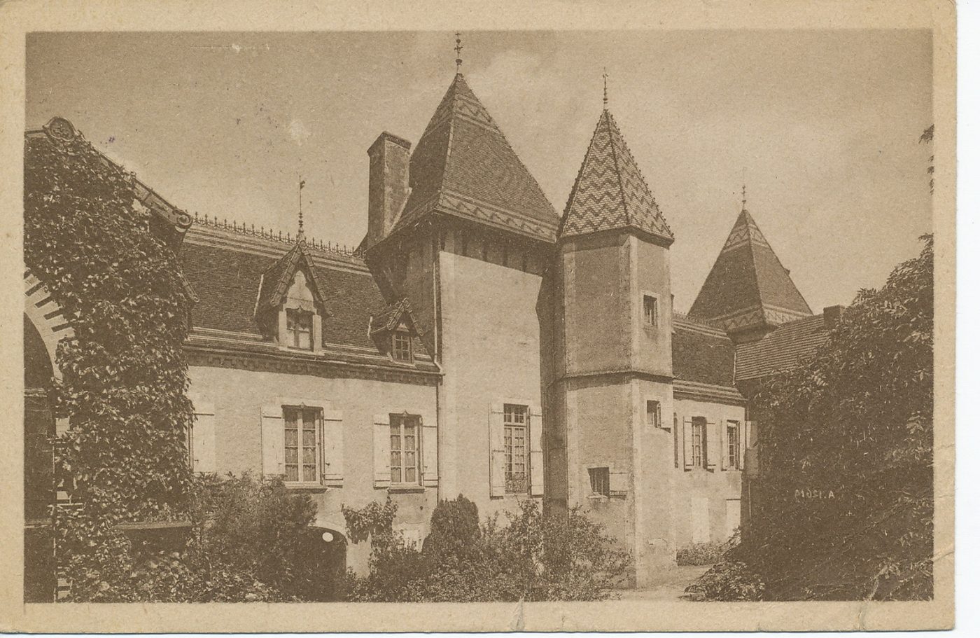 Couches-les-Mines. La tour Guérin.
