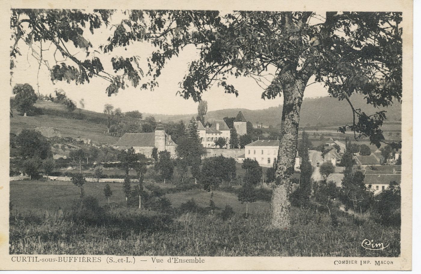 Curtil-sous-Buffières. Vue d'ensemble.