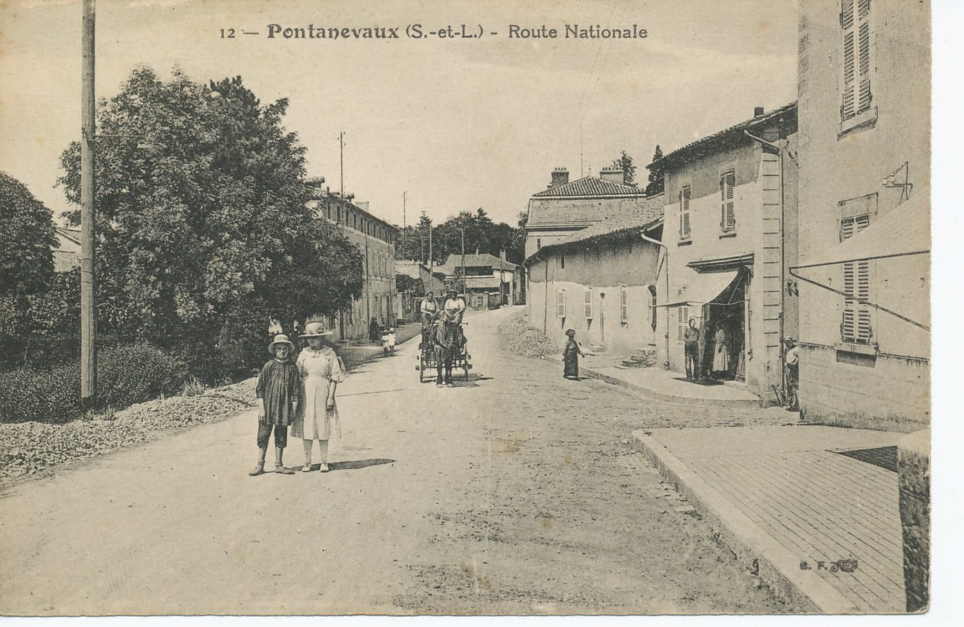 Pontanevaux. Route Nationale.