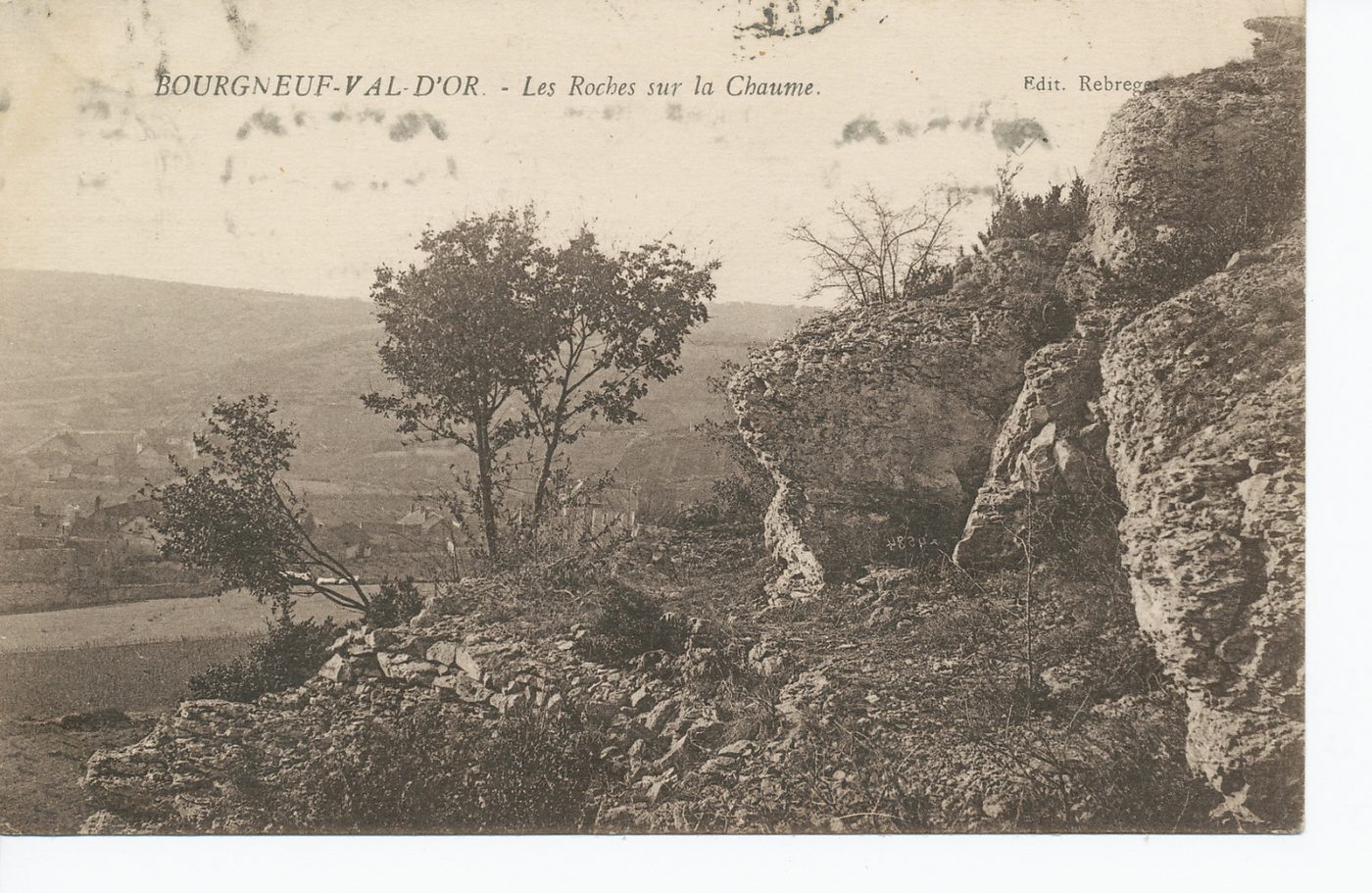 Bourgneuf-Val-d'Or. Les roches sur la Chaume.