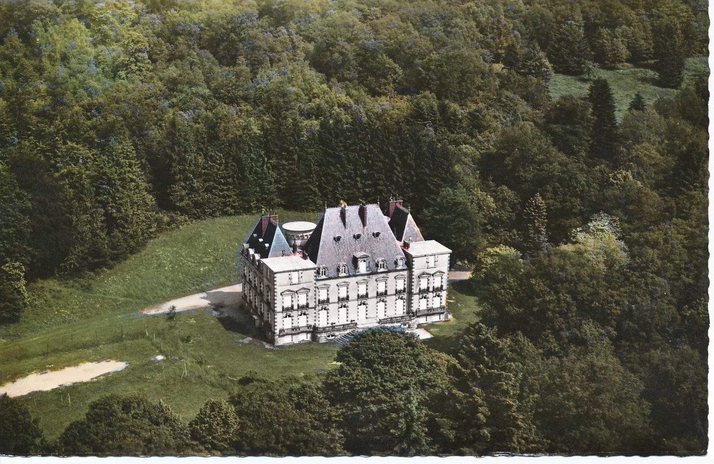 Broye. Vue aérienne. Château de Prelay.