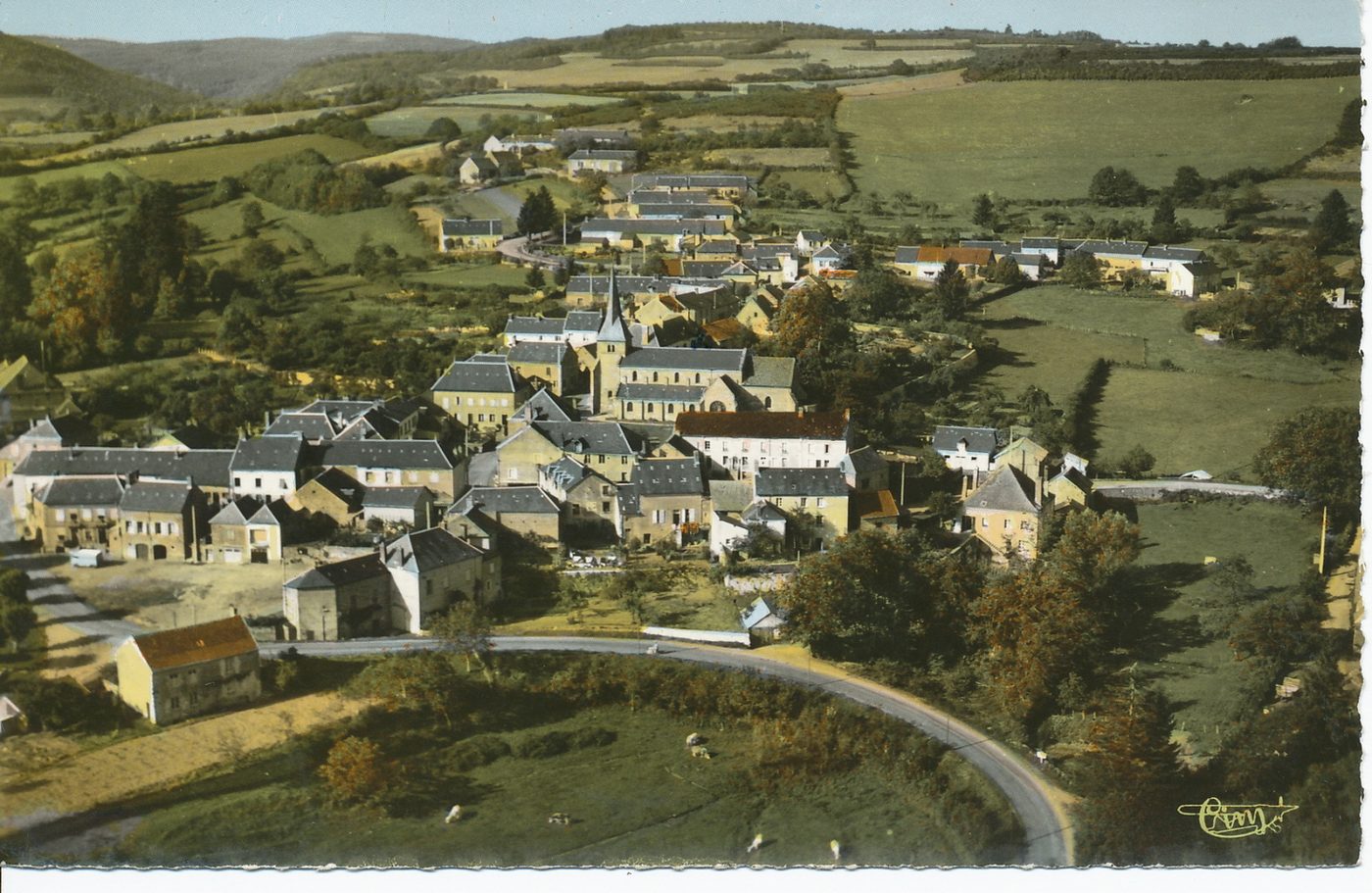 Cussy-en-Morvan. Vue générale aérienne.