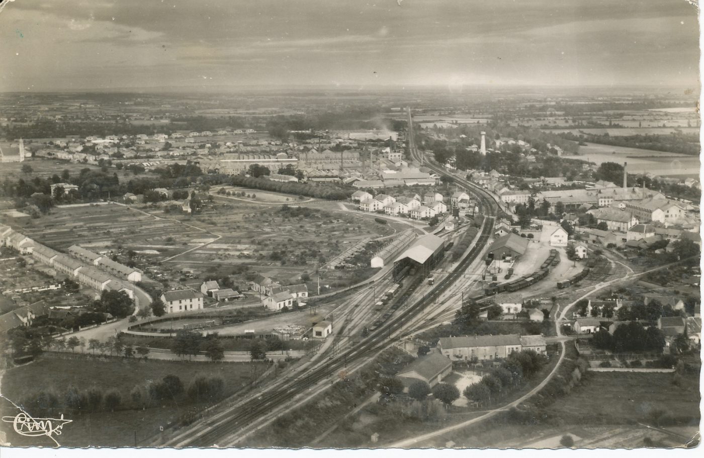 Digoin. Vue générale aérienne sur le quartier de la gare.
