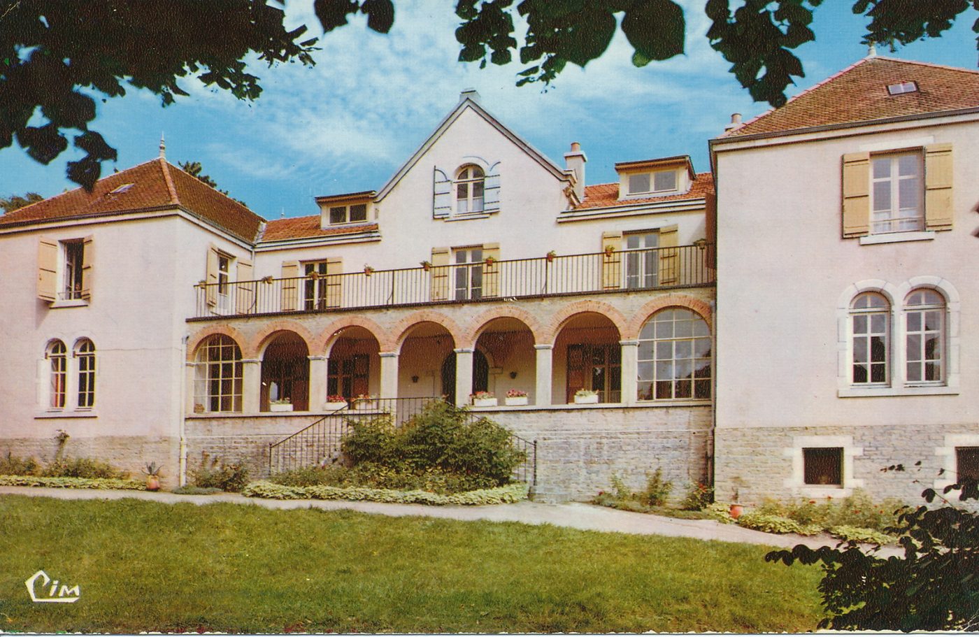 Bonnay. Saint-Gengoux-le-National. Villa Sainte-Agnès, vu du parc.