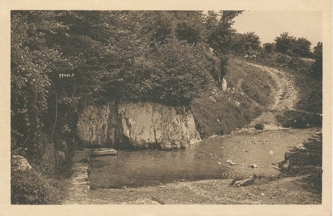 Saint-Boil. Sources de la Goutteuse.