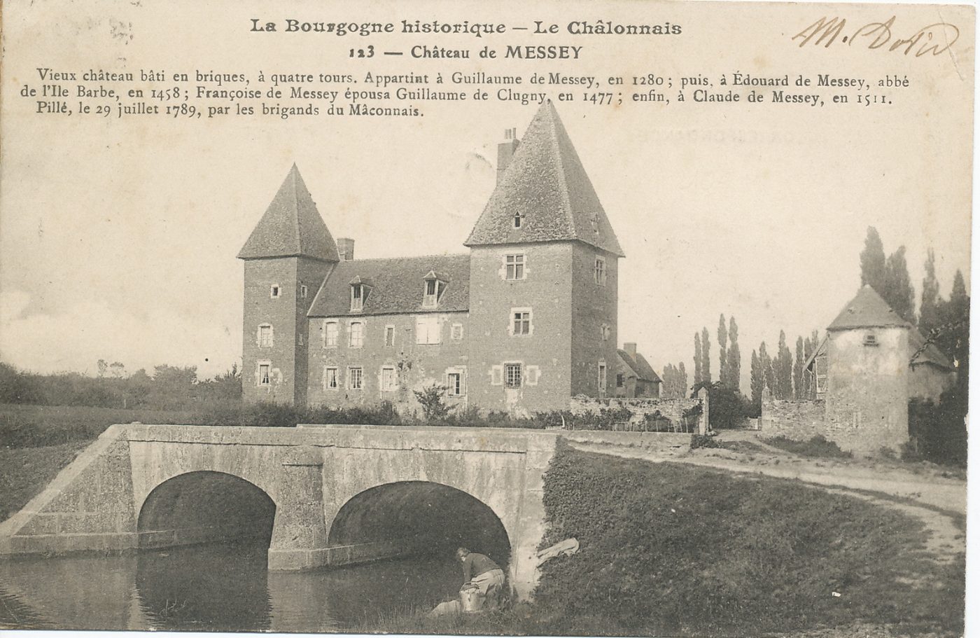La Bourgogne historique. Le Châlonnais. Château de Messey. Vieux château bâti en briques, à quatre tours. Appartint à Guillaume de Messey, en 1280 ; puis, à Edouard de Messey, abbé de l'Ile Barbe, en 1458 ; Françoise de Messay épousa Guillaume de Clugny en 1477 ; enfin, à Claude de Messey, en 1511. Pillé, le 29 juillet 1789, par les brigands du Mâconnais.