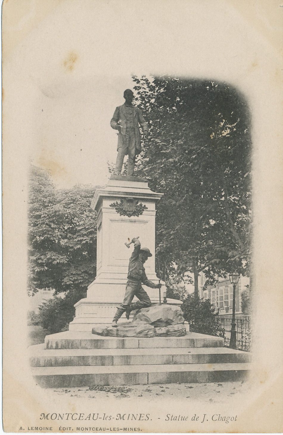 Montceau-les-Mines. Statue de J. Chagot.